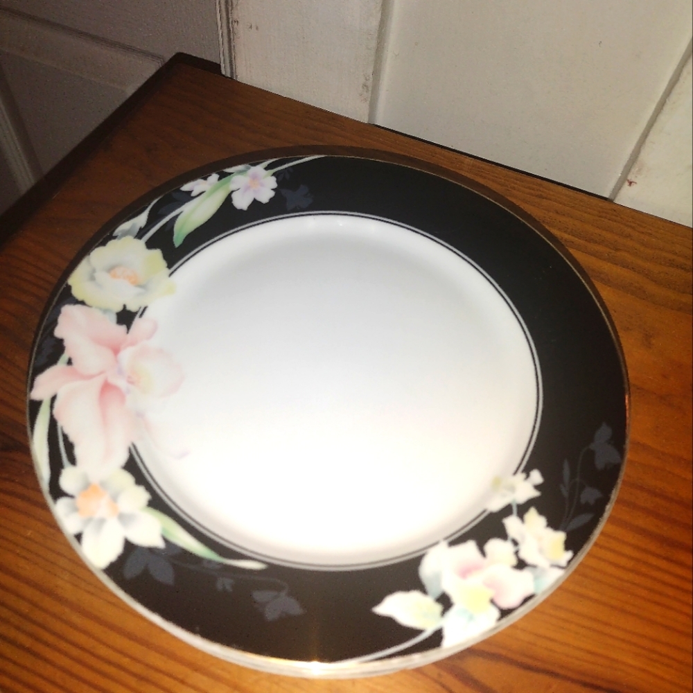 Vintage Home Beautiful Japan Fine China 4 Salad/Desert Plates